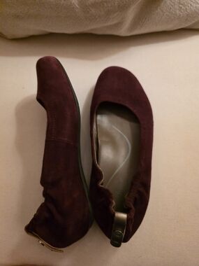 Earthies Tolo Women's Burgundy Suede Slip-On Casual Flats